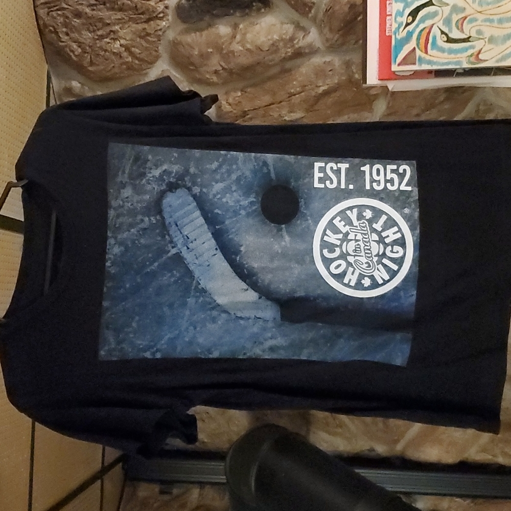 Hockey t shirt. Mens size small